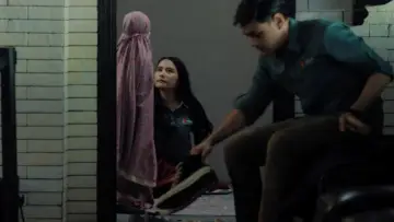 Задник до фильму"Patah Hati Yang Kupilih" #539017