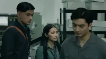 Задник до фильму"Patah Hati Yang Kupilih" #539019
