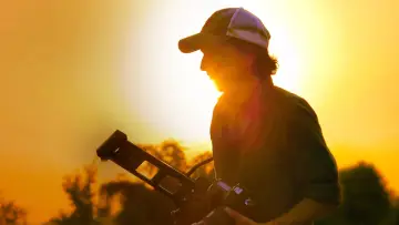 Задник до фільму "Armed Only with a Camera: The Life and Death of Brent Renaud" #618492