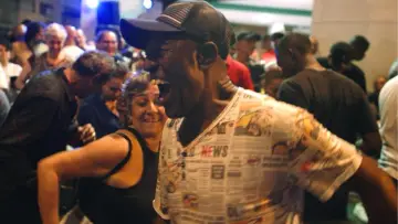 La Salsa Vive постер