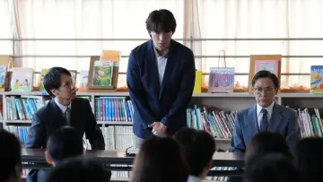 Задник до фильму"でっちあげ 〜殺人教師と呼ばれた男" #597291