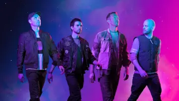 Задник до фильму"Coldplay: Music Of The Spheres World Tour - Live at Narendra Modi Stadium/India" #734510