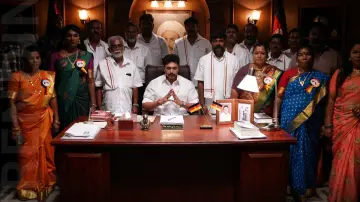 Задник до фильму"கராத்தே பாபு" #1195935