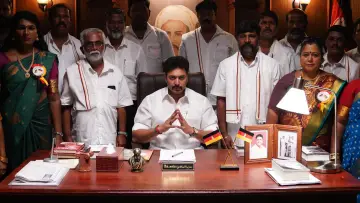 Задник до фильму"கராத்தே பாபு" #1195936