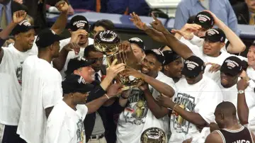 Задник до фильму"Go Spurs Go! San Antonio Spurs 1998-1999 NBA Champions" #977477