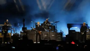 Задник до фильму"Paul McCartney: Got Back – Live in Bogotá at Estadio El Campín" #981067