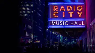 Задник до фильму"SNL50: The Homecoming Concert" #731318