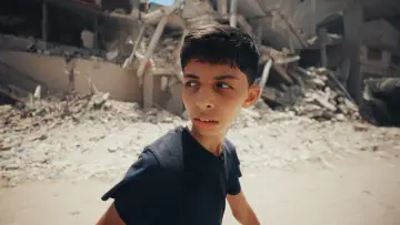 Задник до фільму "Gaza: How to Survive a Warzone" #1812215