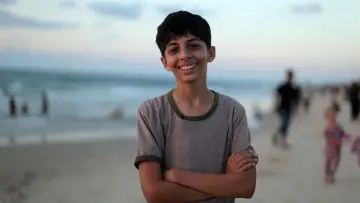 Задник до фільму "Gaza: How to Survive a Warzone" #1812217