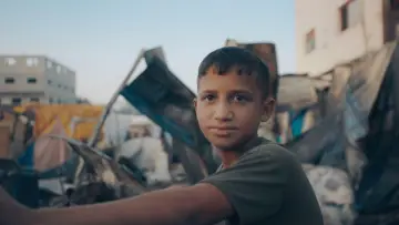 Задник до фільму "Gaza: How to Survive a Warzone" #1812220