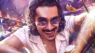 Задник до фильму"ചത്താ പച്ച: The Ring of Rowdies" #541196