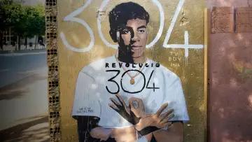 Revolució 304 постер