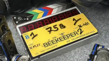 Задник до фільму "The Beekeeper 2" #676635