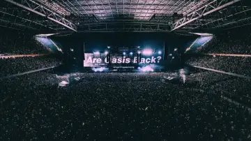 Задник до фільму "Oasis: Don