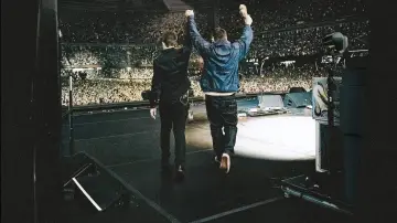 Задник до фільму "Oasis: Don