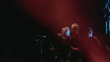 Задник до фільму "Oasis: Don