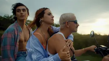 Задник до фильму"Summer of Three" #913182