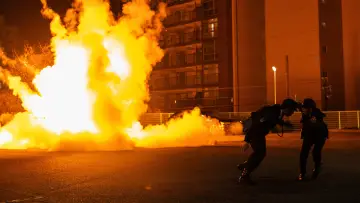 Задник до фільму "爆弾" #912656