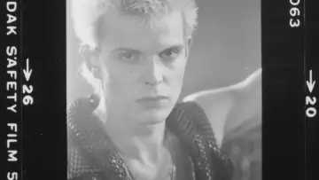 Задник до фильму"Billy Idol Should Be Dead" #764423