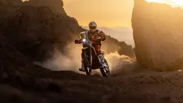 Задник до фільму "Dakar: Race Against the Desert" #1528036