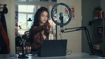Задник до фільму "Identitti" #1746808