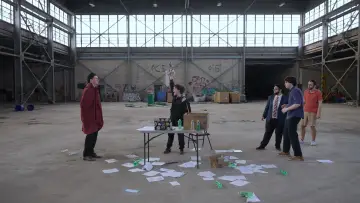 Задник до фильму"Everything in Peter Day
