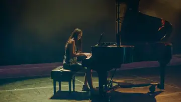 Задник до фильму"Becoming Vera" #1143824