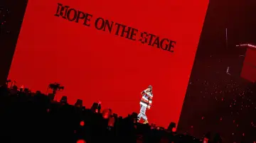 Задник до фільму "j-hope TOUR [HOPE ON THE STAGE] in Japan" #977617