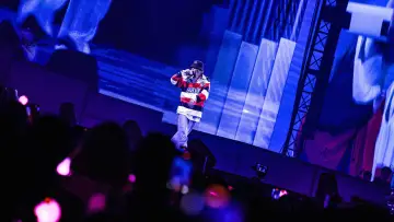 Задник до фільму "j-hope TOUR [HOPE ON THE STAGE] in Japan" #977619