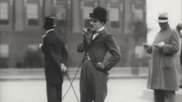 Задник до фильму"Chaplin et Les temps modernes, La voie du silence" #719635