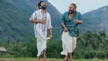 Задник до фильму"സർവം മായ" #532330