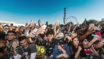 Задник до фільму "Фіаско: Трагедія на фестивалі Astroworld" #789740