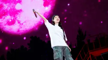 Задник до фильму"2024 IU HEREH WORLD TOUR CONCERT IN SEOUL" #871972
