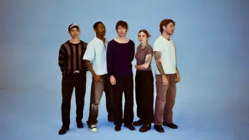 Задник до фильму"Turnstile: Never Enough" #658352