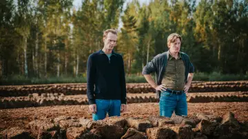 Задник до фільму "Klajumā aiz meža" #1579299