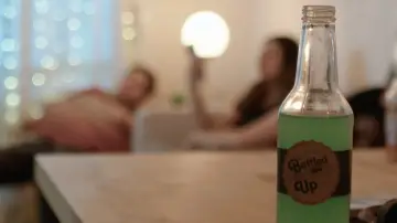 Задник до фильму"Bottled Up" #1149271