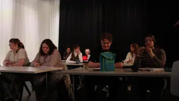Задник до фільму "