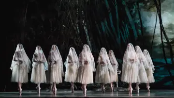 Задник до фільму "Royal Ballet & Opera 2025/26: Giselle" #538800