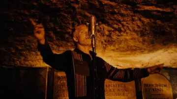 Задник до фильму"Queens of the Stone Age: Alive in the Catacombs" #940693