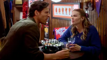 Задник до фильму"Holiday Touchdown: A Bills Love Story" #979378
