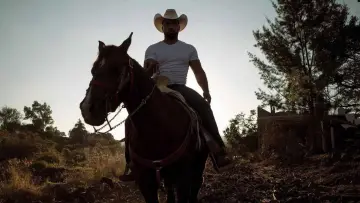 Задник до фильму"Jaripeo" #540315