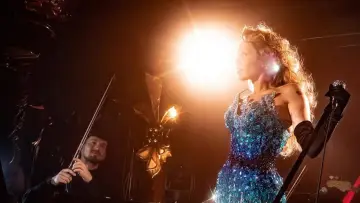 Задник до фильму"Billions Club Live with Miley Cyrus: A Concert Film" #871940
