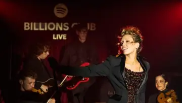 Задник до фильму"Billions Club Live with Miley Cyrus: A Concert Film" #871942