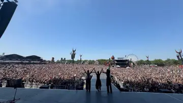 Задник до фильму"The Warning - Hellfest 2025" #1184866