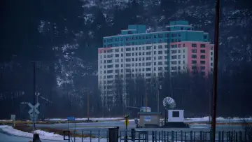 Задник до фільму "Prettier in Whittier" #733833
