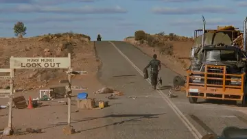 Задник до фільму "L