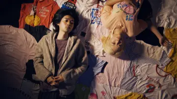 Задник до фильму"HOLD UP MORNING" #1142259