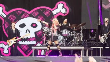 Задник до фільму "Avril Lavigne au Main Square Festival" #1567157
