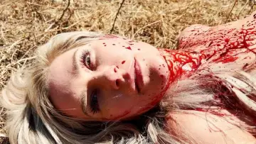 Задник до фильму"Feral Female" #1141055