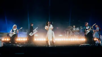 Задник до фильму"The Last Dinner Party: Live at Les Eurockéennes 2025" #1183715